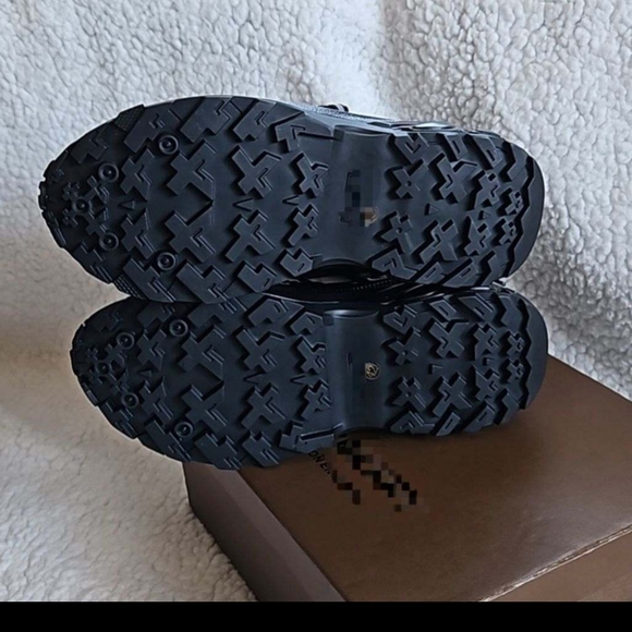 NWB Mens size 42 and size 40 - Picture 3 of 5